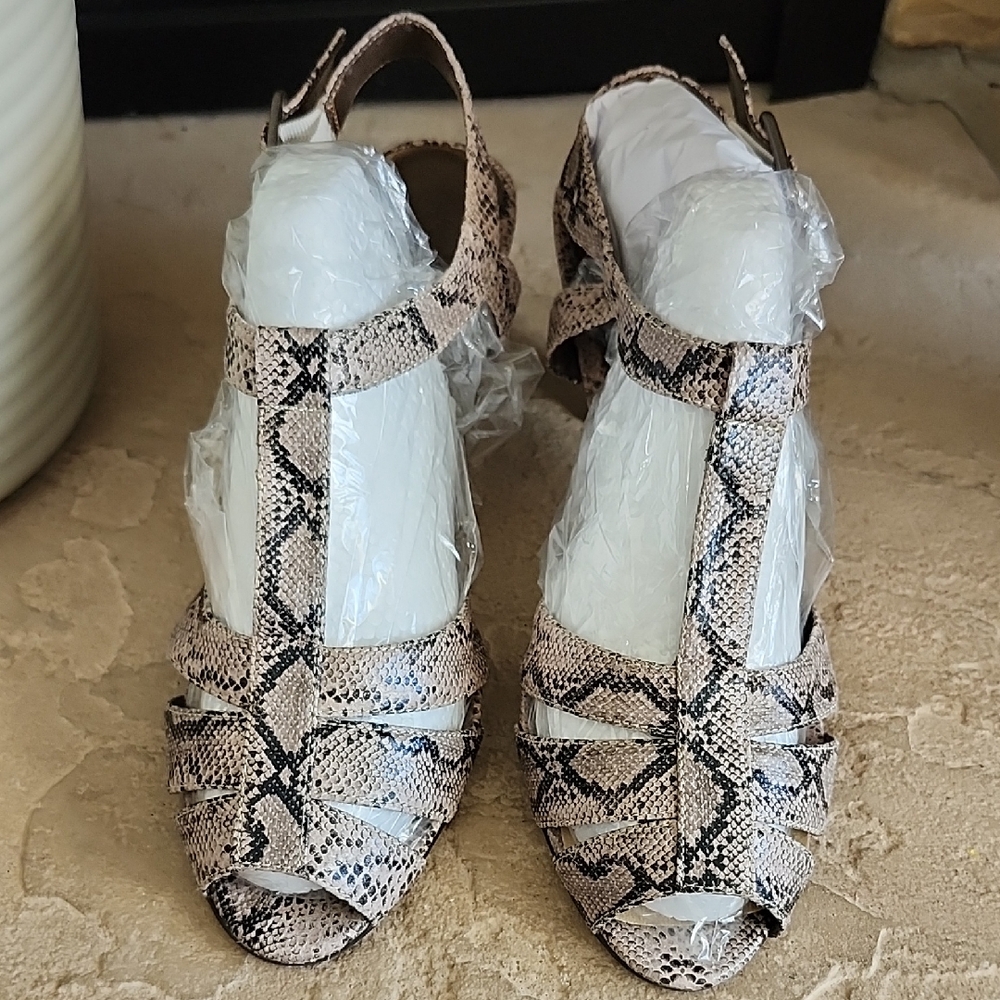Chic Snakeskin Pattern Women's Sandals